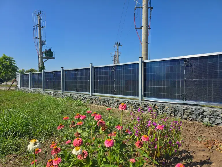 Gard cu Panouri Fotovoltaice